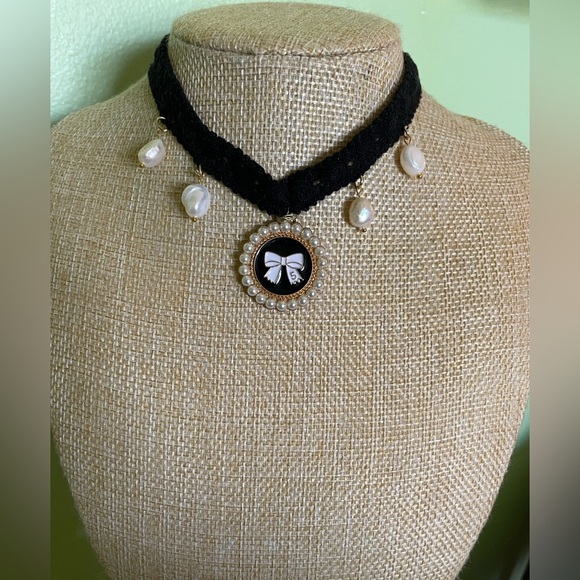 *Host Pick*Elegant Black and Gold Choker Necklace with Natural Pearls - Picture 6 of 7